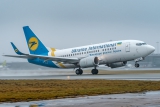 Boeing 737-528